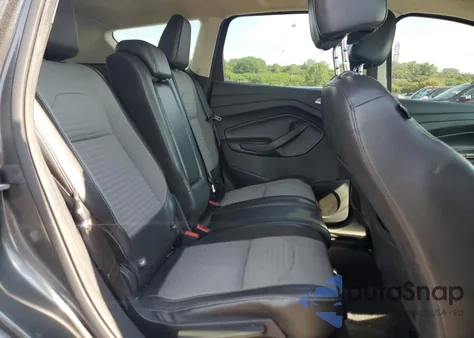 2017 Ford Escape Titanium z USA, uszkodzony, nr VIN 1FMCU9J99HUE93325